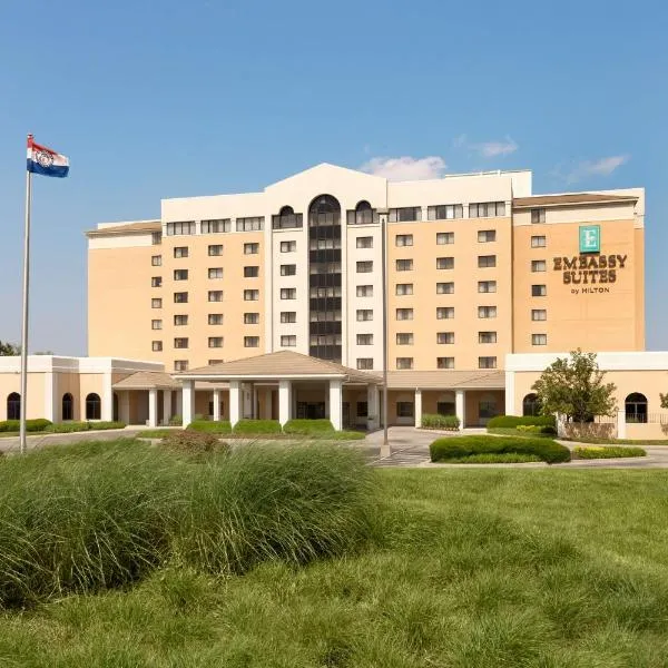 Embassy Suites by Hilton Kansas City International Airport، فندق في كانساس سيتي