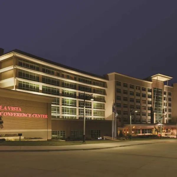 Embassy Suites Omaha- La Vista/ Hotel & Conference Center, hotel di La Vista