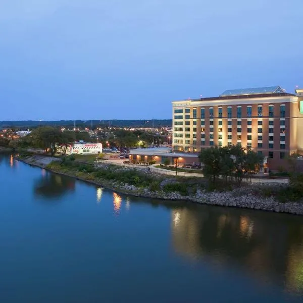 Embassy Suites East Peoria Hotel and Riverfront Conference Center, hotel a Pekin