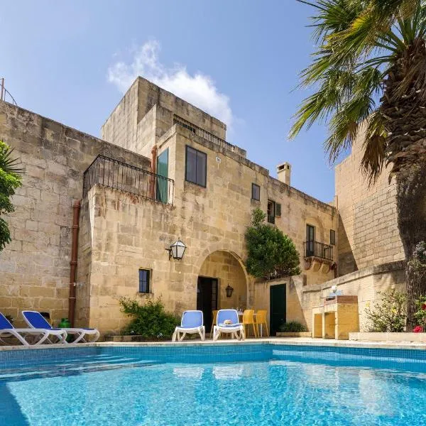 Dar tas-Soru Farmhouse with Private Pool, hotel en Għasri