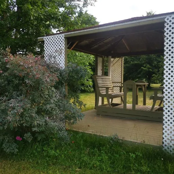 Jolie maison sur notre ranch, hotel v destinaci Sacré-Coeur-Saguenay