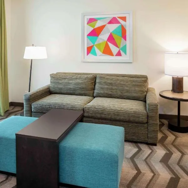 Homewood Suites By Hilton Edina Minneapolis, hotel di Edina