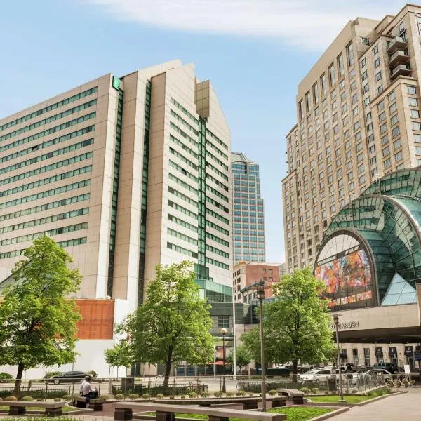 Embassy Suites by Hilton Indianapolis Downtown，印第安納波利斯的飯店