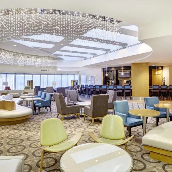 DoubleTree by Hilton Washington DC – Crystal City, hotel in Silver Hill