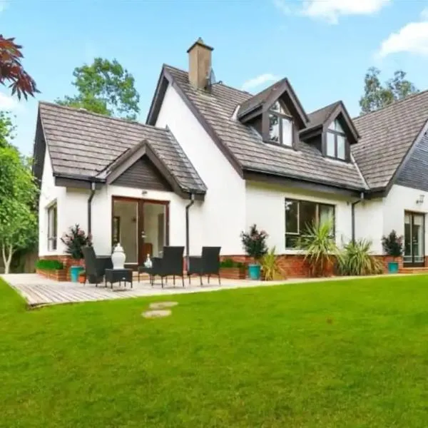 Large Detached Villa, hotel in Avoca