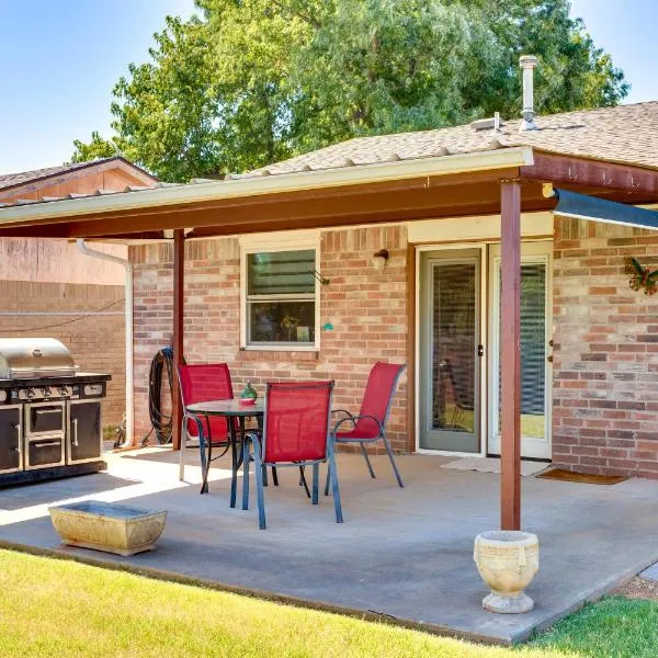 Cozy Oklahoma Retreat w/ Covered Patio & Gas Grill, hotel in Mustang