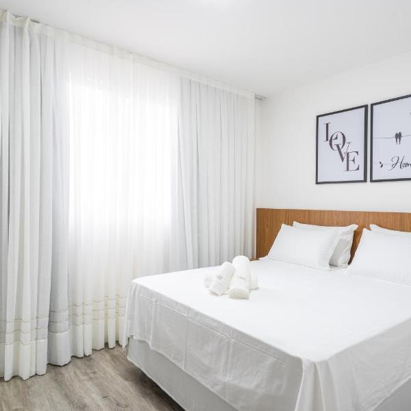 Apartamento 150m da PRAIA com SACADA, WI-FI AR CONDICIONADO, PISCINA, PORTARIA 24h, PLAYGROUND e vaga de GARAGEM - Foto 2
