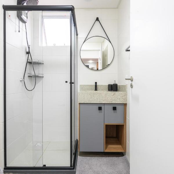 Apartamento 150m da PRAIA com SACADA, WI-FI AR CONDICIONADO, PISCINA, PORTARIA 24h, PLAYGROUND e vaga de GARAGEM - Foto 3