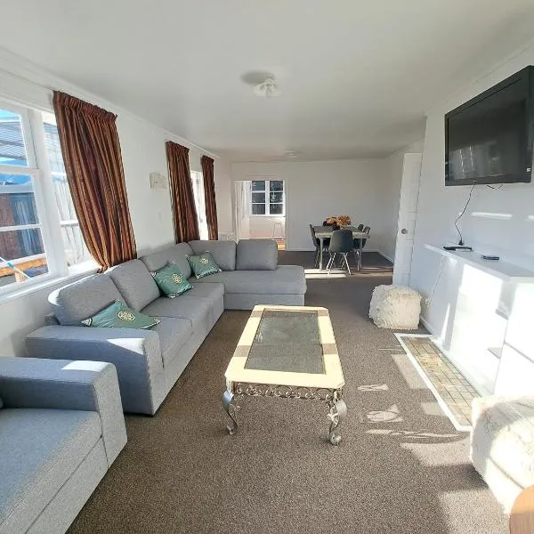 3bdrm plus Sleepot Home,, hotel din Nelson