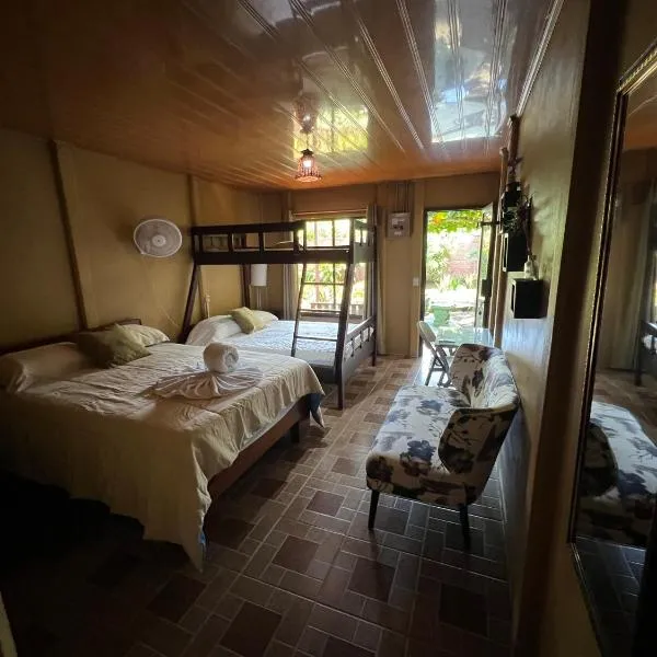 Tortuguero Hill Rooms, hotel v destinaci Tortuguero