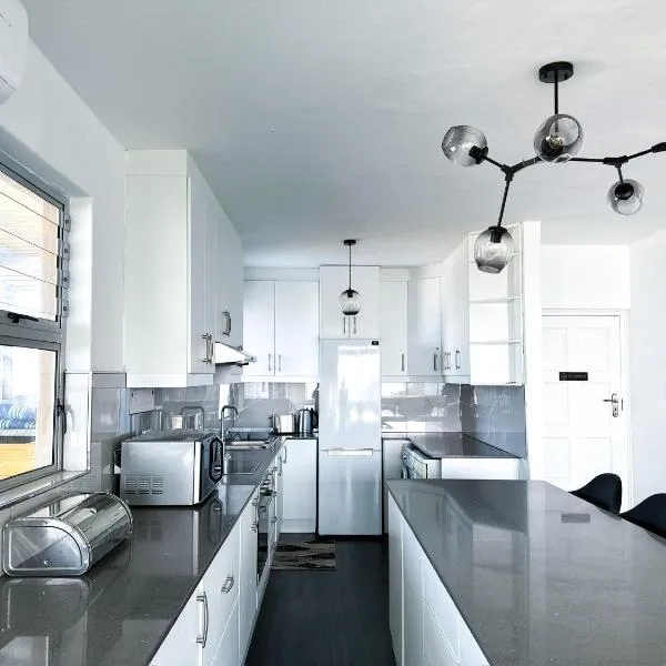 92 Camarque - 3 Bedroom Apartment With Amazing Sea Views In Umdloti, hotel in Umdloti
