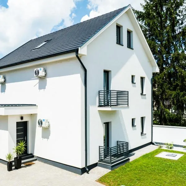 Kriszta Deluxe Vendégház, hotel v destinaci Újfehértó