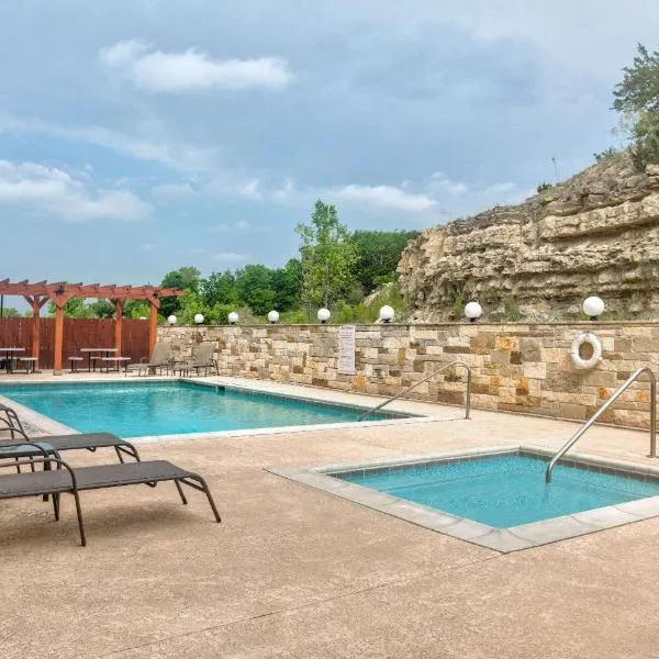 Baymont Inn & Suites by Wyndham Glen Rose, ξενοδοχείο σε Glen Rose