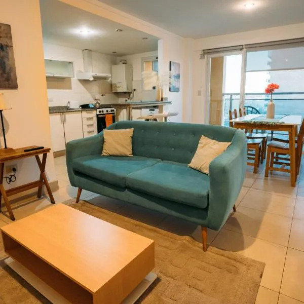 APARTAMENTO CENTRiCO 2 DORMITORIOS AMPLIO BALCON CON OPCION COCHERA, khách sạn ở Neuquén