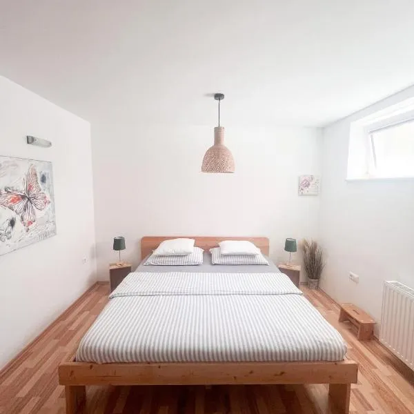 Lovely basement rental, hotel di Bled