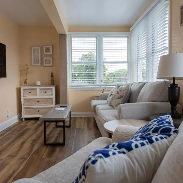 Centrally Located Two Bedroom Unit! Close to Everything!, hotel en Jacksonville Beach