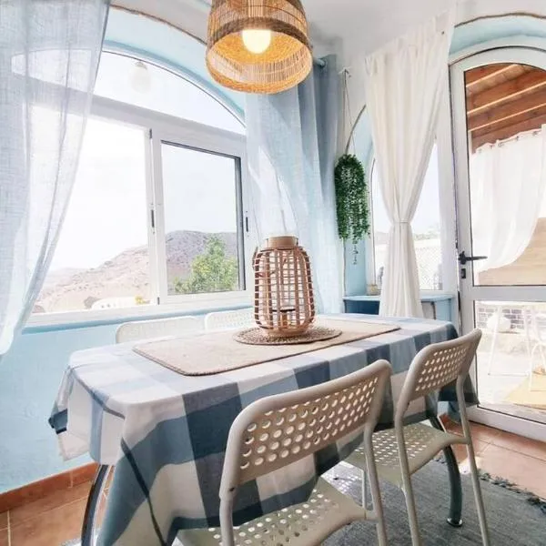 Stylish bungalow with sea views、モガンのホテル