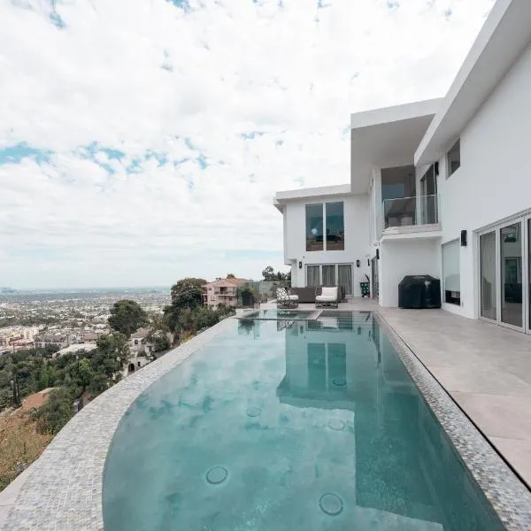 Exclusive Hillside Hideaway-Private Room, hotel in Los Angeles