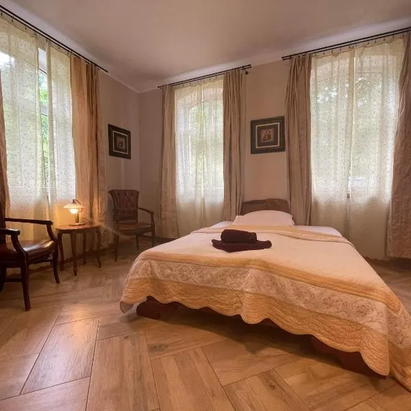 Sunny Bear Bed & Breakfast, hotel in Pasiecznik
