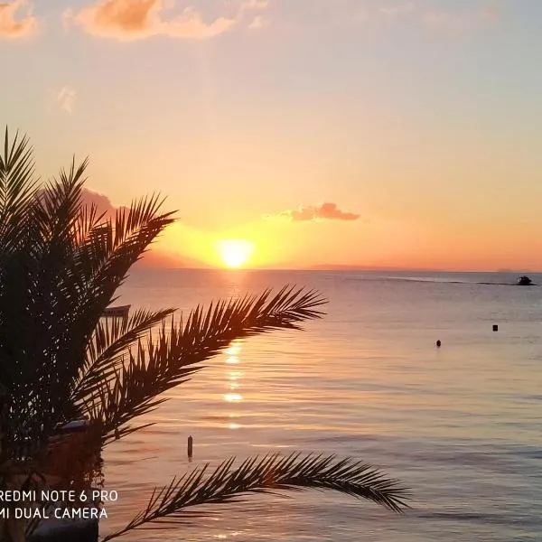 Notos Rooms, hotel v destinaci Loutro