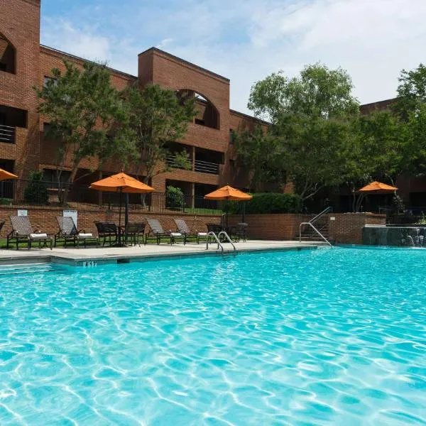 DoubleTree Suites by Hilton Charlotte/SouthPark, hotel in Charlotte