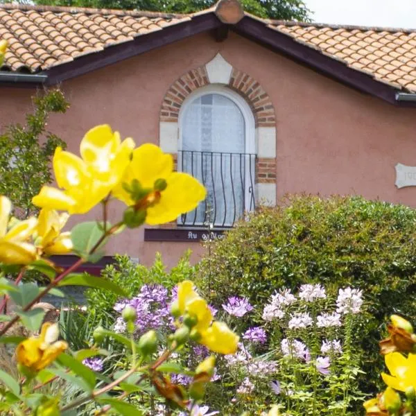 Chambres d'Hôtes Au Grillon Dort, hôtel à Moustey