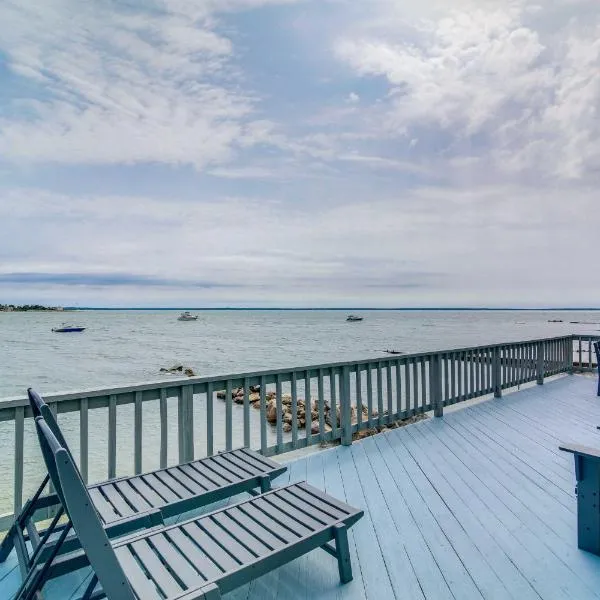 Serene Mattapoisett Home with Private Beach Access!, hotel v destinaci Mattapoisett
