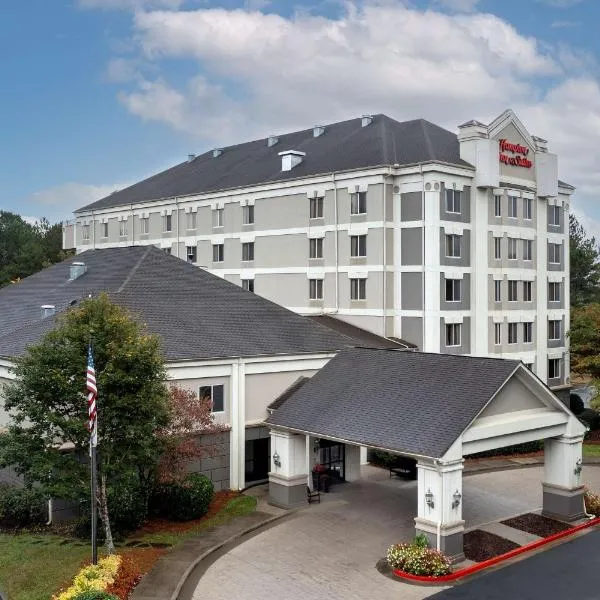 Hampton Inn & Suites Alpharetta-Windward, hotell i Alpharetta