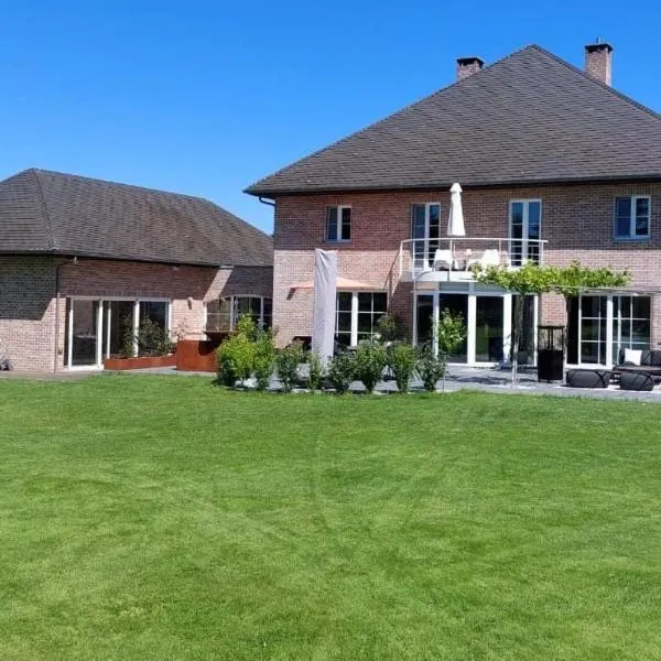 Sherlock's Home - Guest House, hotel v destinaci Namur