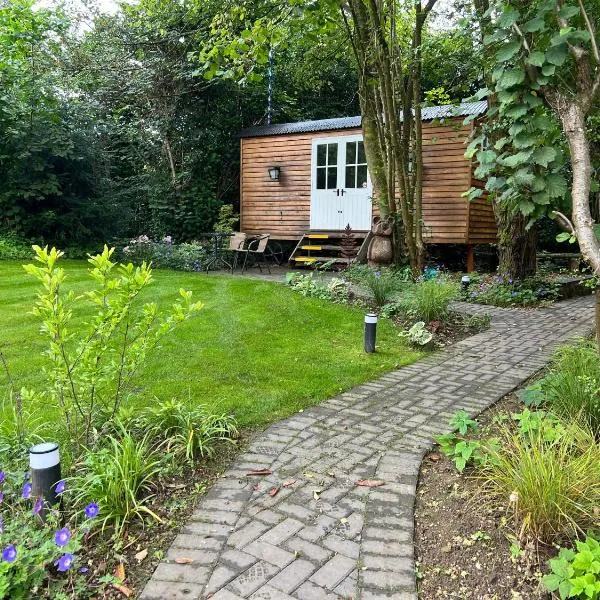 Tranquil Spot Shepherds Hut, hotell i Cinderford