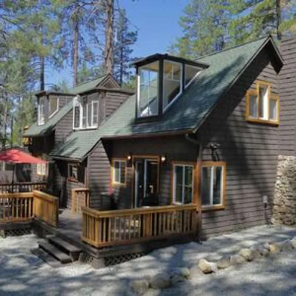 Hobbit House - Charming In Town, hotel di Idyllwild