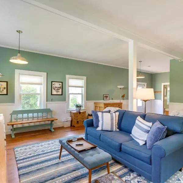 Pet-Friendly Maine Cottage By Northern Bay, hotel v destinaci Penobscot