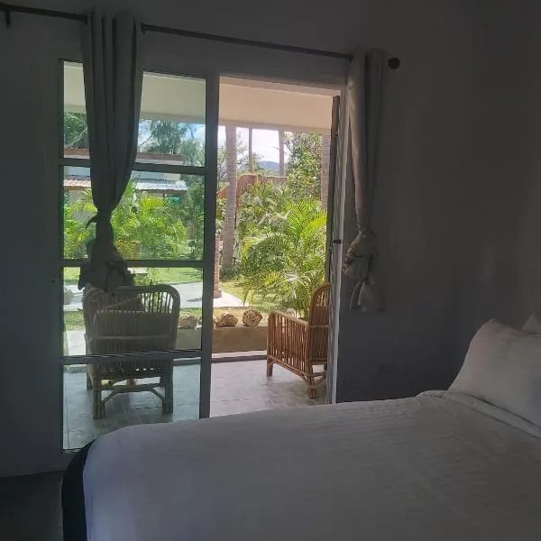 Nice Home Stay at Samroiyod, hotel v destinaci Baanphakrimlay 