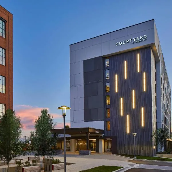 Courtyard Baltimore Downtown/McHenry Row، فندق في لينثيكوم