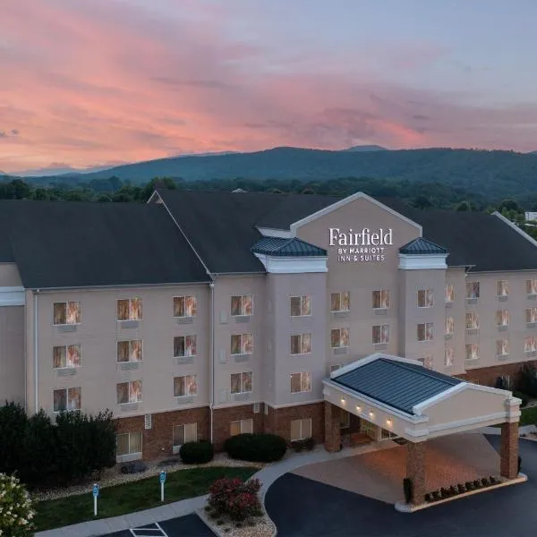 Fairfield Inn & Suites Roanoke Hollins/I-81, hotel v destinaci Roanoke