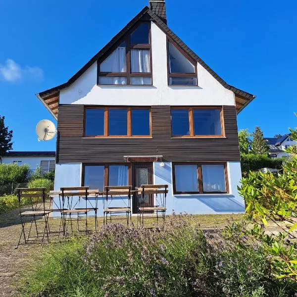 Haus mit idyllischem Seeblick, hotell i Schalkenmehren