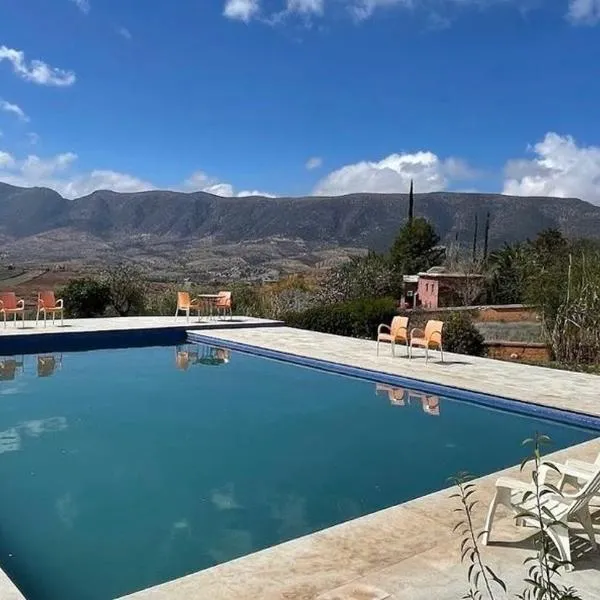 Camping Auberge Zebra, hotel v destinaci Uzúd