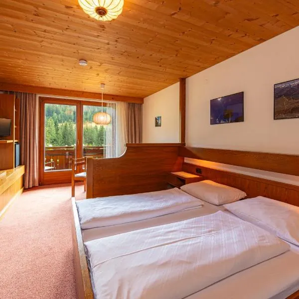 Panorama Hotel CIS - bed and breakfast, hotel in Obertilliach