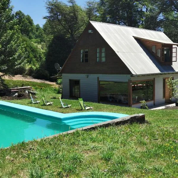 Hostal La Casita del Bajo, hótel í Curacautín