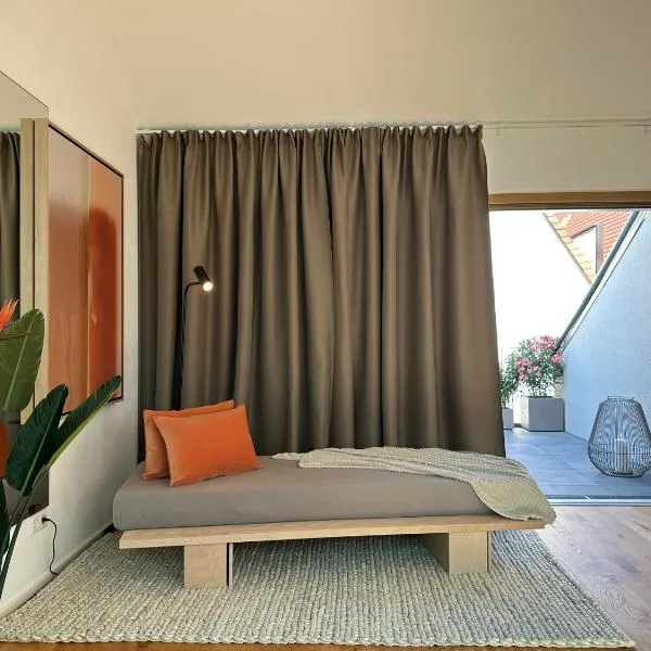 TrulySpace - Direkt am Rathausplatz, Dachterrasse mit Blick auf Perlachturm, Garage, Fahrstuhl, hotel en Augsburg