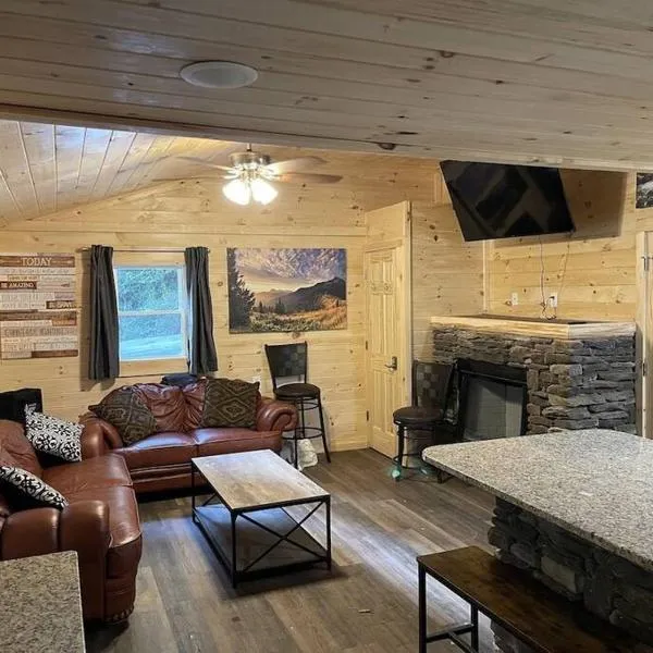 Creekside 3 bedroom 2 bath cabin on private creek, hotel v destinaci Banner Elk