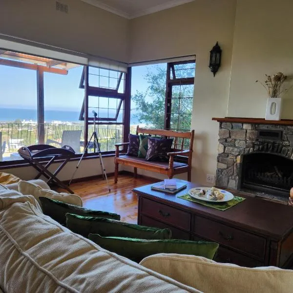 iGolomi Hillside Cottage, hotel in George