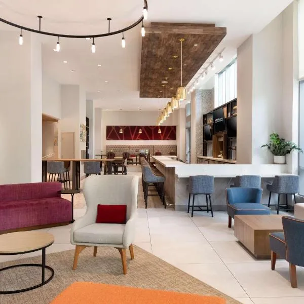 Hilton Garden Inn Long Island City, хотел в Куинс