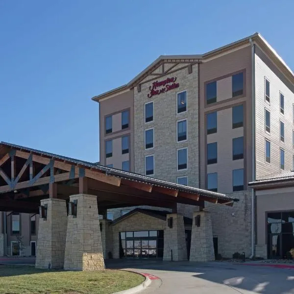 Hampton Inn & Suites I-35/Mulvane، فندق في ديربي