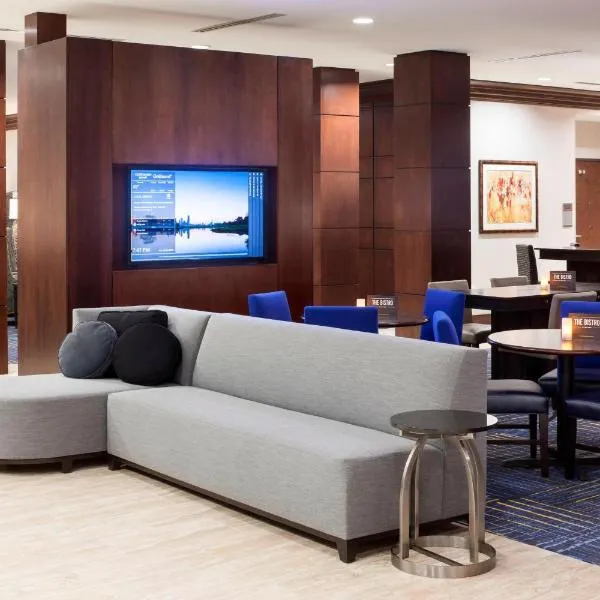 Courtyard by Marriott Dallas Plano/Richardson, хотел в Плейноу