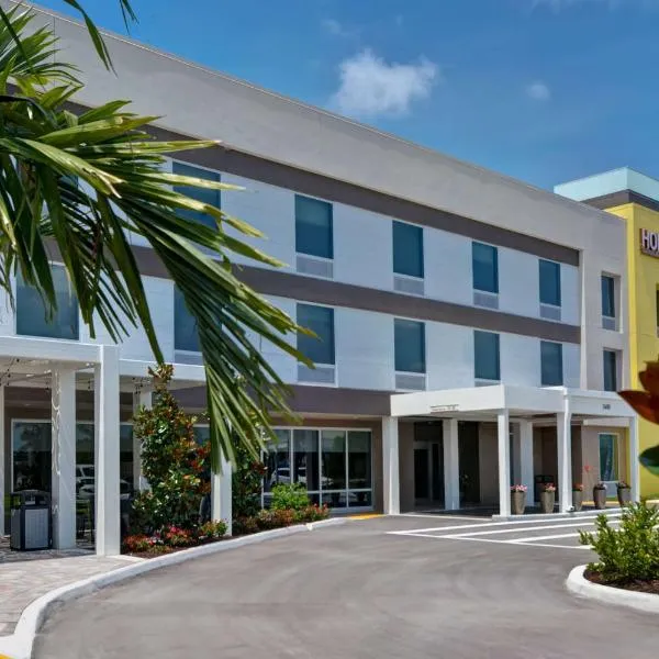 Home2 Suites By Hilton Naples I-75 Pine Ridge Road, hotelli kohteessa Naples