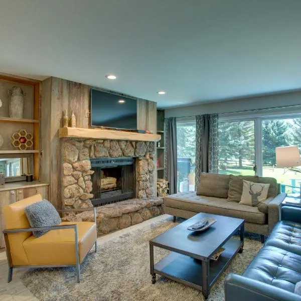 Renovated Avon Condo 5 Mins to Beaver Creek Resort, hotell sihtkohas Avon