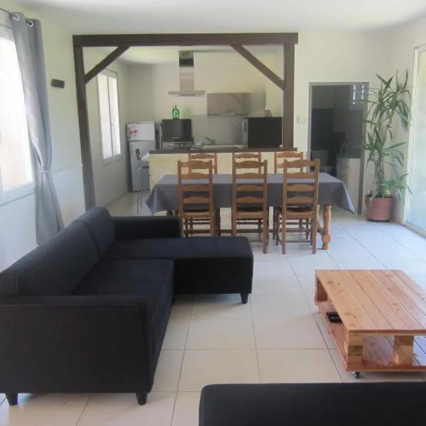 Maison Au Milieu De La Foret, hotel en Labastide-Rouairoux