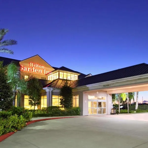 Hilton Garden Inn Beaumont، فندق في بومونت