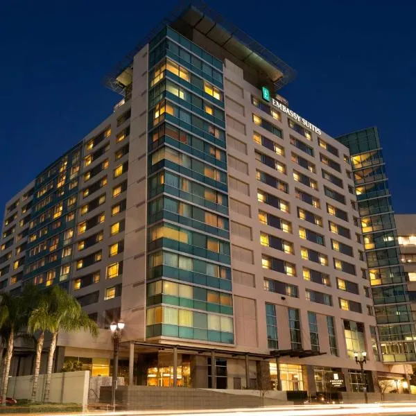 Embassy Suites Los Angeles Glendale โรงแรมในเกลนเดล